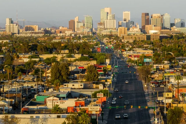 Selling a House in Phoenix: Accept the First Offer?